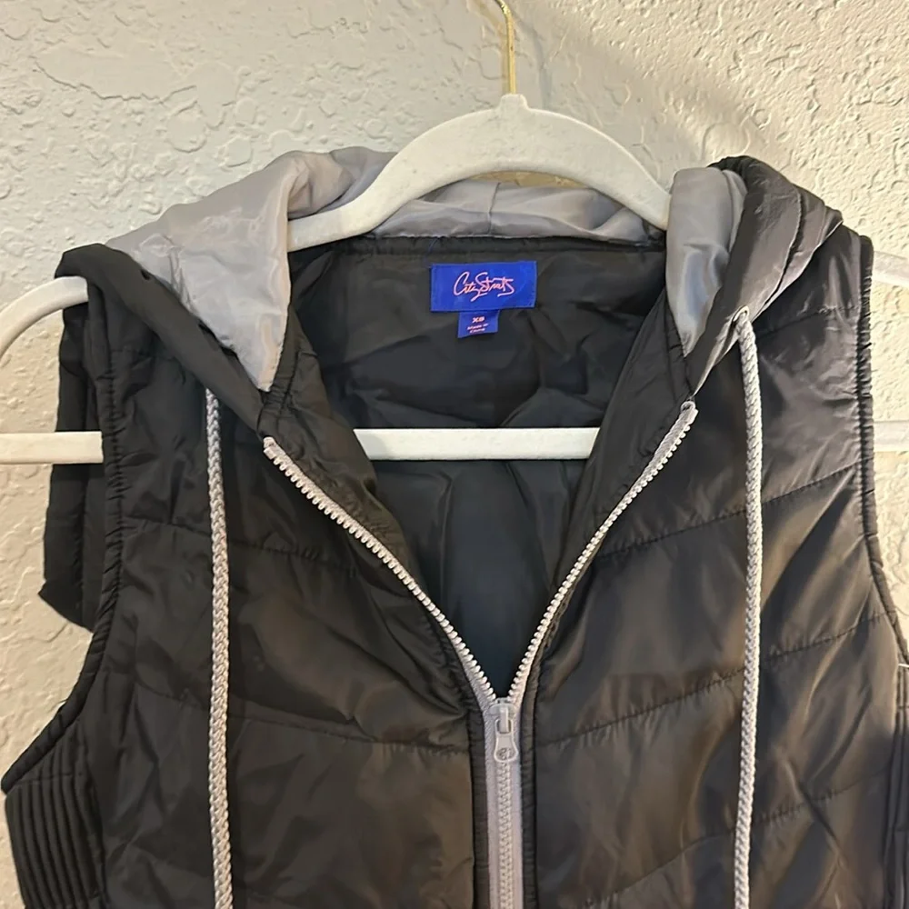 NWT city streets puffer vest h